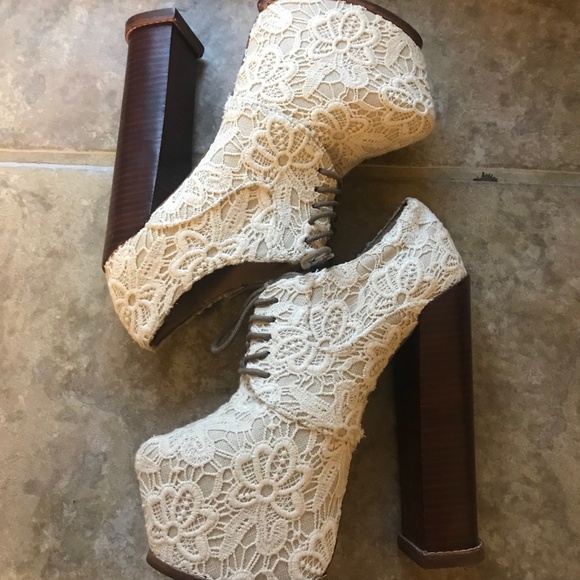DV8 by Dolce Vita Ivory Lace Flower Platform Pump Size 7.5 - Picture 3 of 6